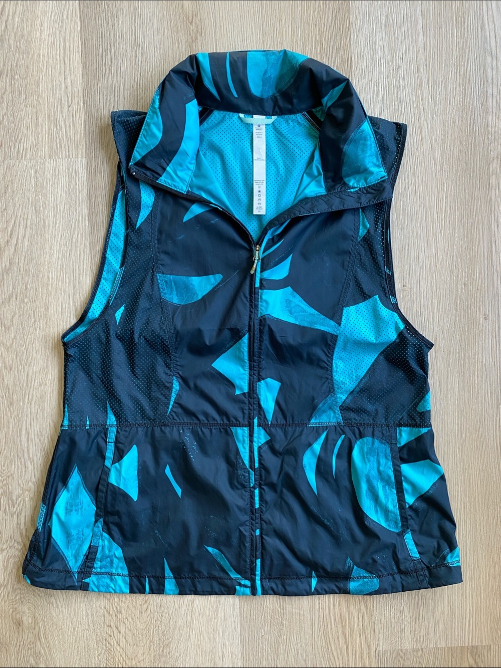 Lululemon Pack-It Vest Back Spin Stroke Print Blue Black Hooded Packable Size 12